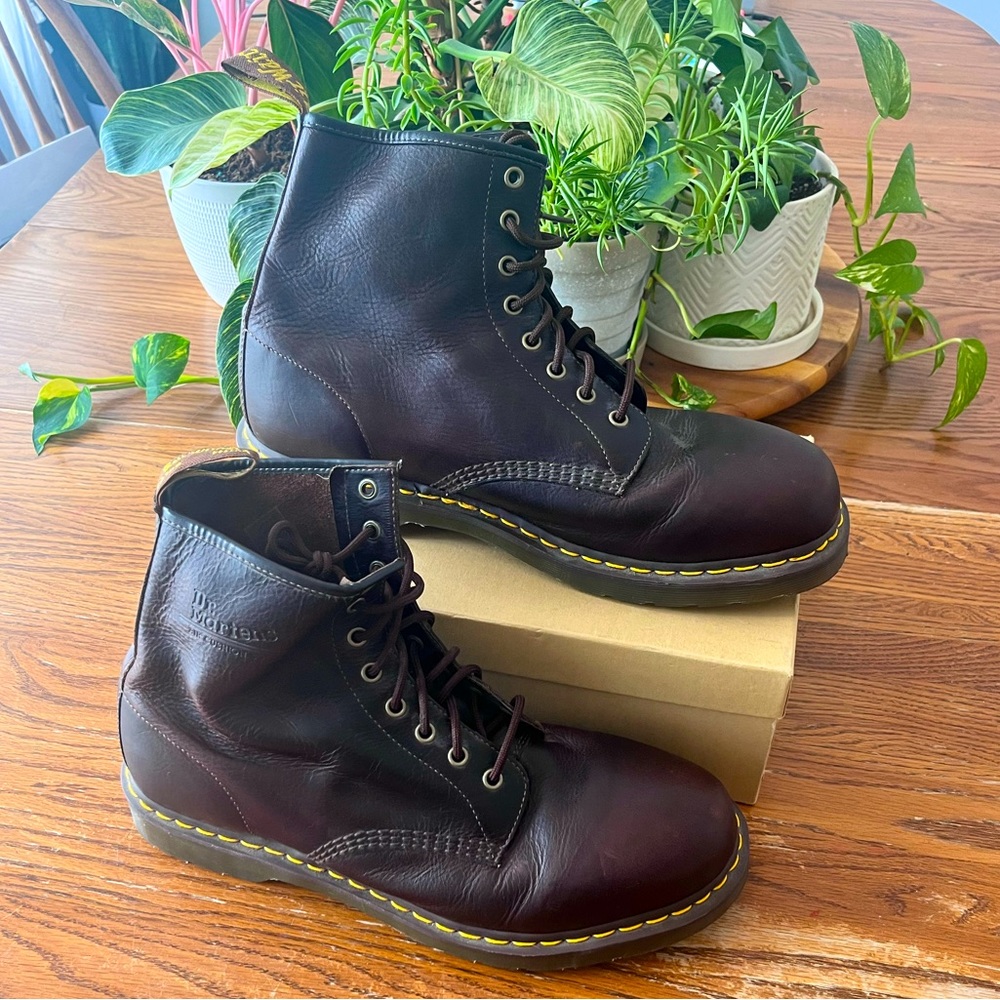 Dr. Martens 8 Eye Boots